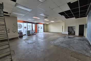 Retail/office on Rosebank Road