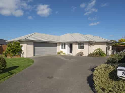 8 Coad Lane, Pyes Pa