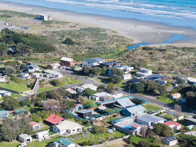 6 Kent Avenue, WAITARERE BEACH
