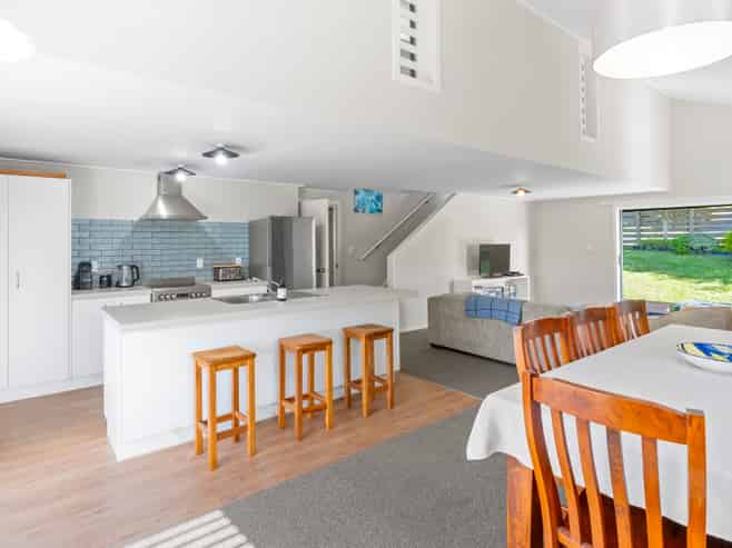 6 Kent Avenue, WAITARERE BEACH