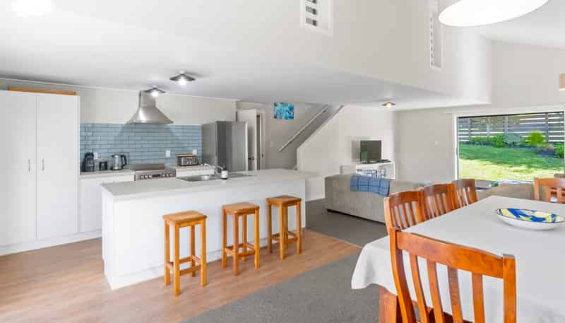 6 Kent Avenue, WAITARERE BEACH