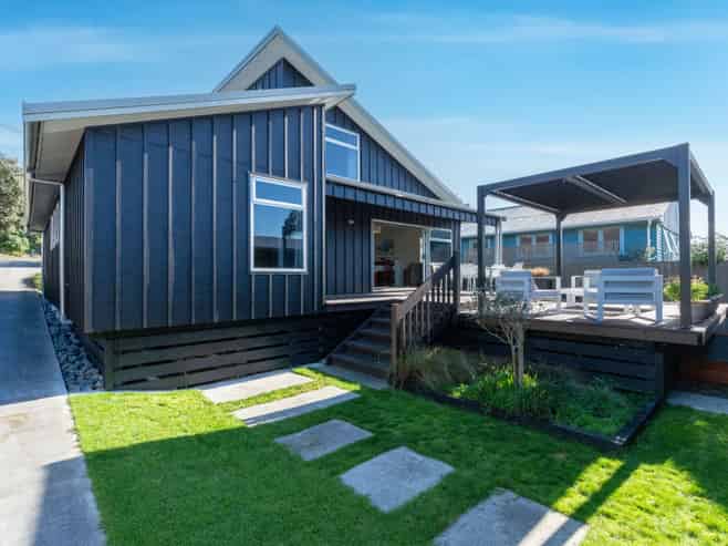 6 Kent Avenue, WAITARERE BEACH