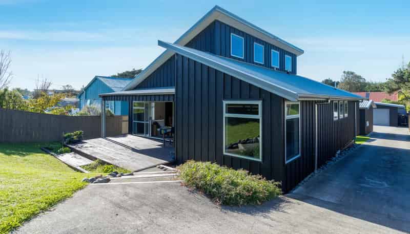 6 Kent Avenue, WAITARERE BEACH