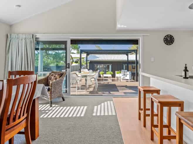 6 Kent Avenue, WAITARERE BEACH