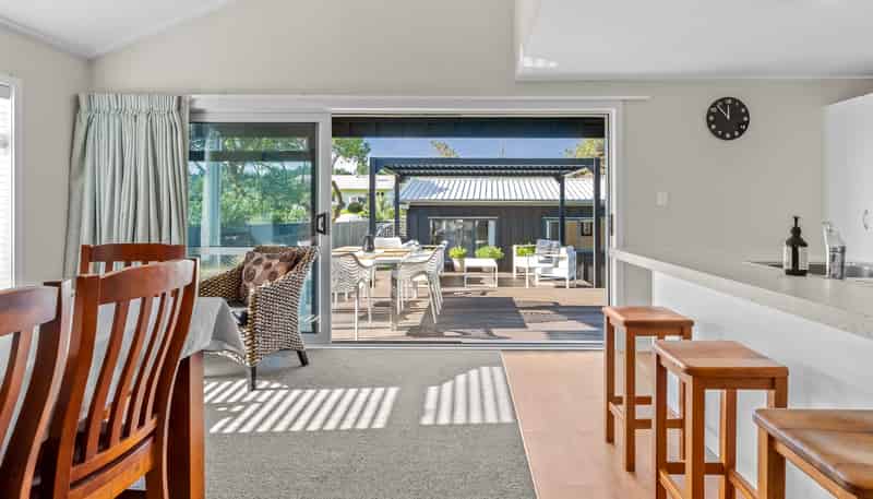 6 Kent Avenue, WAITARERE BEACH