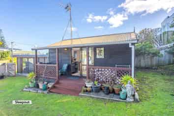 14 Koromiko Street, Otaki Beach