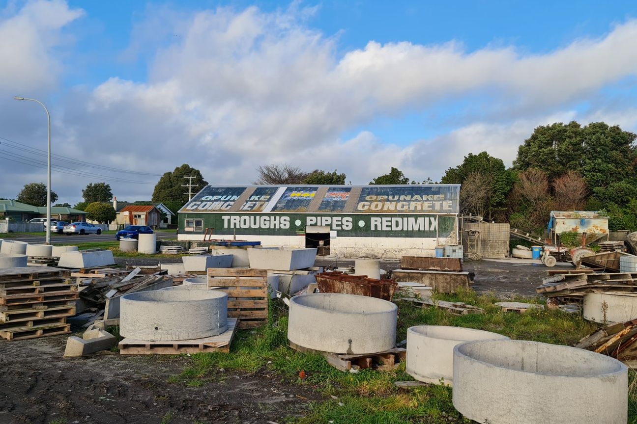 Business and Property Combined! - Vista 6
