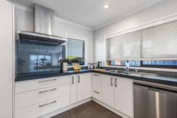 21 Omega Place, Coastlands