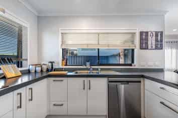 21 Omega Place, Coastlands