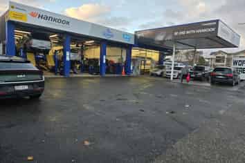 3 Bay Workshop in Prime Location 