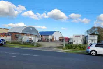 Workshop and Yard for Lease – Strategic Location
