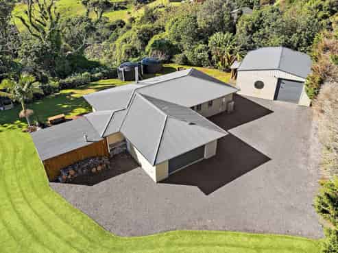 2123 Awhitu Road, Pollok
