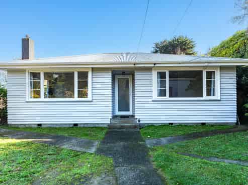 15 Kiriwai Road, Paremata