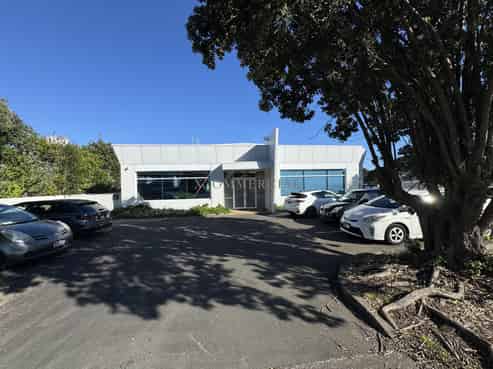 1,283sqm Immaculate Industrial with Yard & Parking