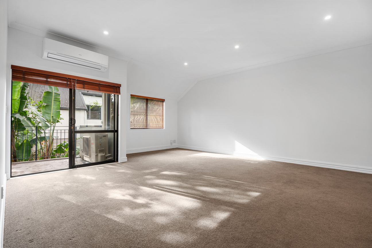 Priced to SELL! Built in 2004 - Widok 6