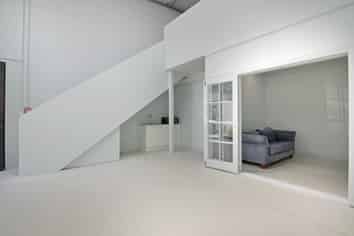 Vacant Lyall Bay Junction Unit!