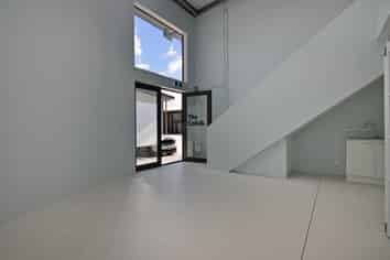 Vacant Lyall Bay Junction Unit!