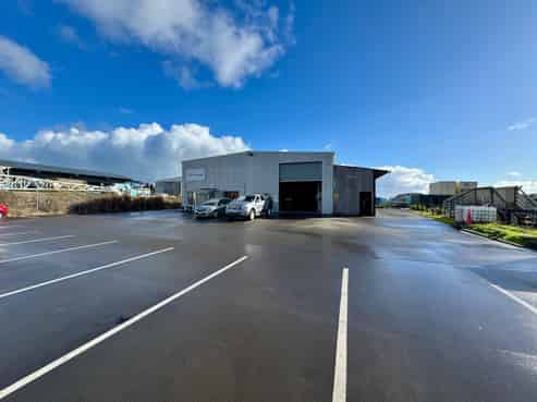 Warehouse with offices and huge yard