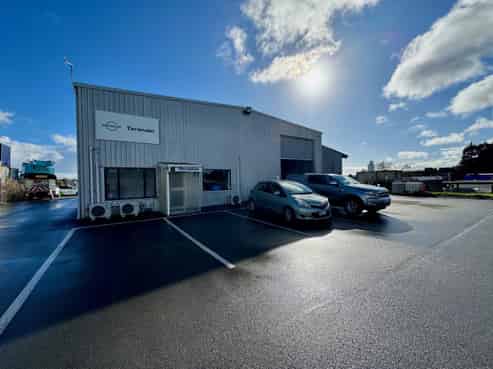 Warehouse with offices and huge yard
