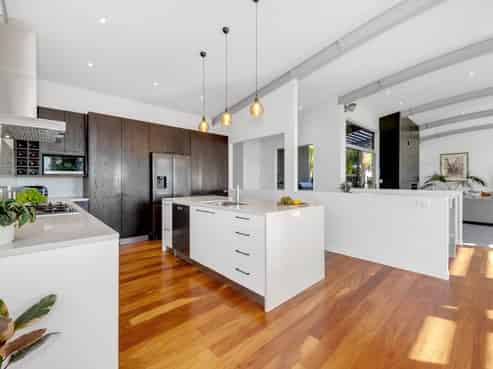 8 Intrepid Crescent, Beachlands