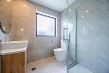 2/21 Peachgrove Road, Te Atatu Peninsula