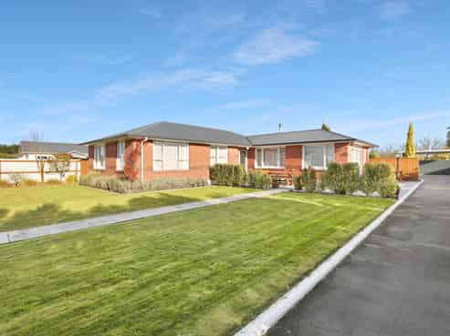 72 Beach Road, Hampstead