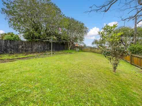 14 Dickey Street, New Windsor