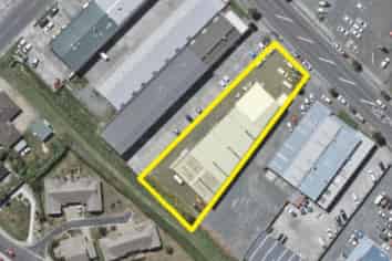 Warehouse space in central Paraparaumu