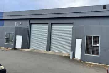 Warehouse space in central Paraparaumu