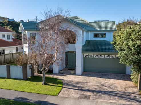 18 Amesbury Drive, Churton Park