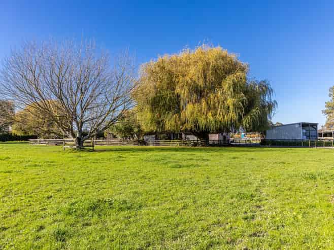 2D Ferry Road, Spring Creek