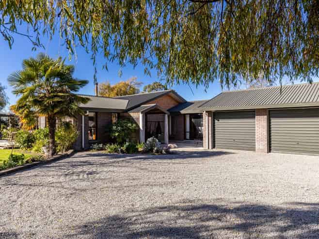 2D Ferry Road, Spring Creek