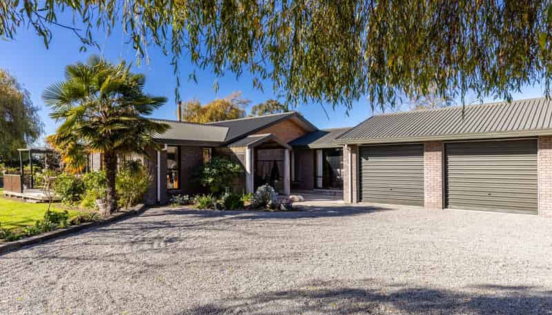 2D Ferry Road, Spring Creek