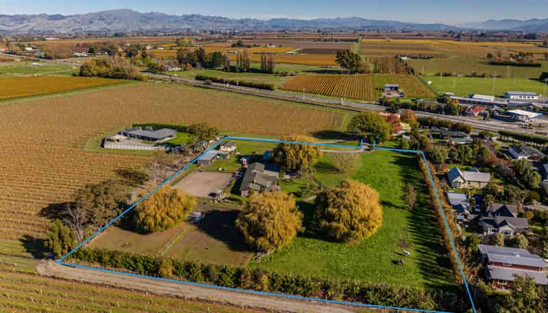 2D Ferry Road, Spring Creek