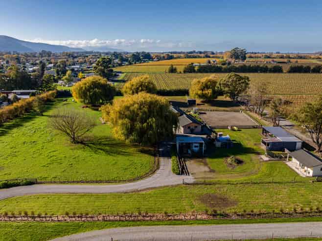 2D Ferry Road, Spring Creek