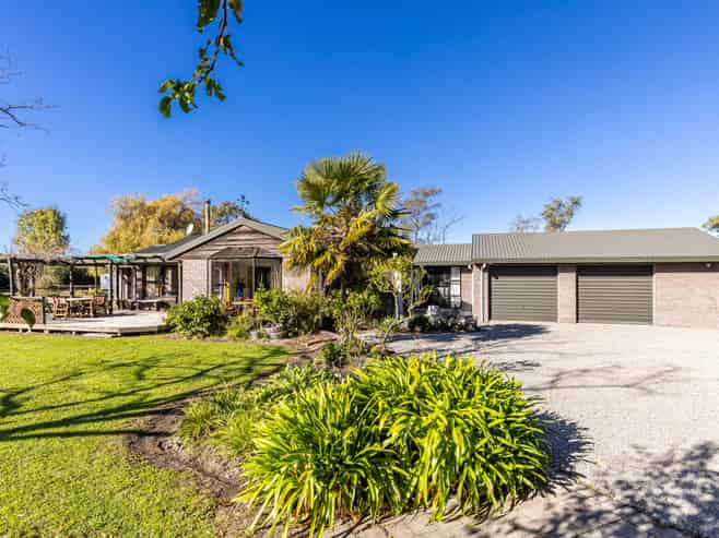 2D Ferry Road, Spring Creek