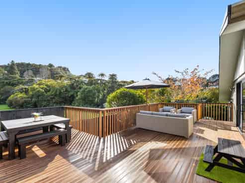 10 Redvers Drive, Belmont