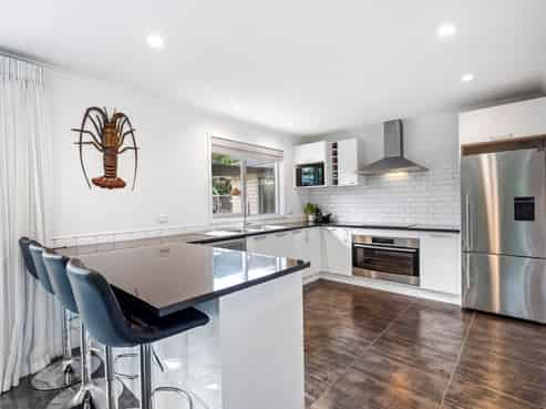 3 Poaka Place, One Tree Point
