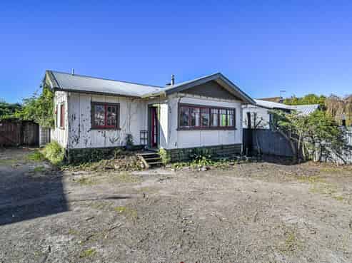 709 Queen Street West, Saint Leonards