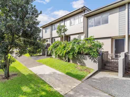 13/1 Gracechurch Drive, Flat Bush