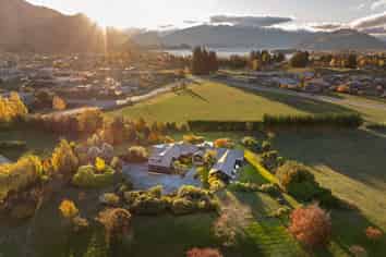 Mountain Range Lodge