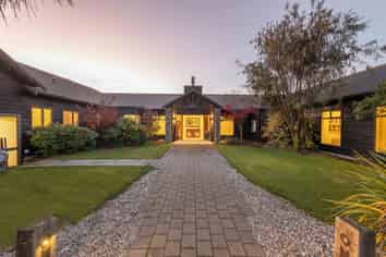 Mountain Range Lodge