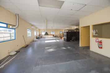 VACANT COMMERCIAL BUILDING 