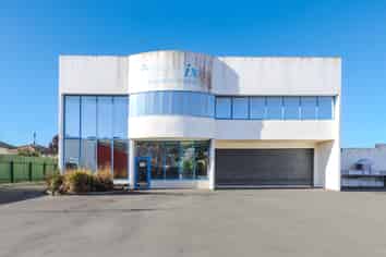 VACANT COMMERCIAL BUILDING 