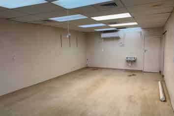 VERSATILE RETAIL/COMMERCIAL SPACE
