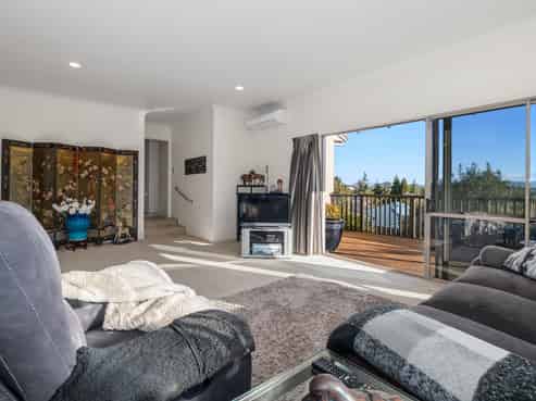 51 Sapphire Drive, Hairini