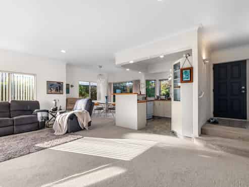 51 Sapphire Drive, Hairini