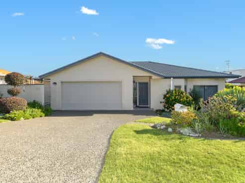 51 Sapphire Drive, Hairini