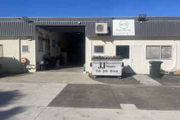 Newly Refurbished Trades Workshop in Drury
