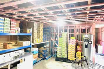 Warehouse/storage for lease – Raumati Beach
